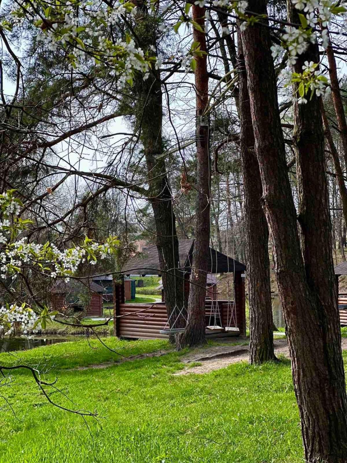 Готель Kryve Ozero Новояворівськ Екстер'єр фото